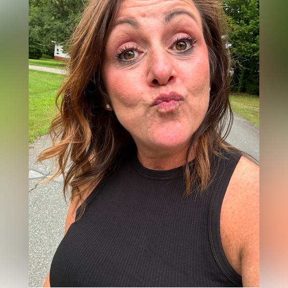 Meet your Posher, Valerie 🎀 - Picture 8 of 8